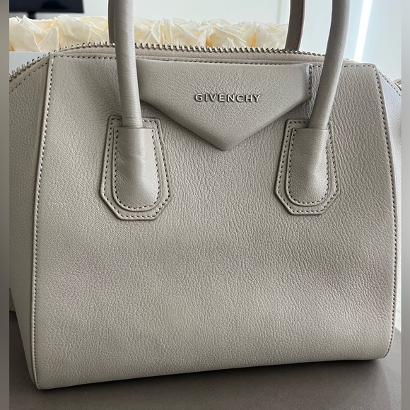 Givenchy Small Antigona Bag in Natural - Picture 3 of 10
